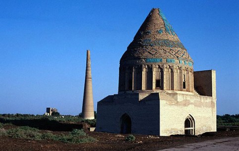 В древности Туркменистан был важной вехой Великого Шелкового Пути. Здесь сохранились многочисленные памятники культуры и архитектуры древних цивилизаций